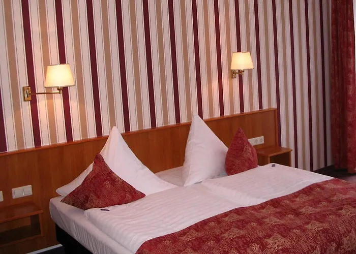 斯科恩奥西赫特酒店 酒店 施泰纳赫